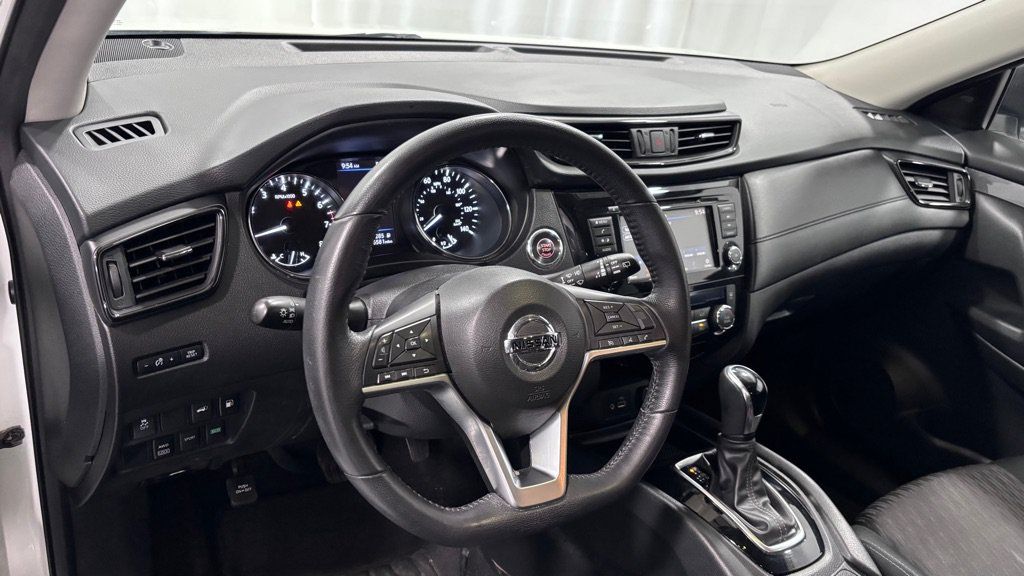 Used 2018 Nissan Rogue SV AWD/4WD image 9