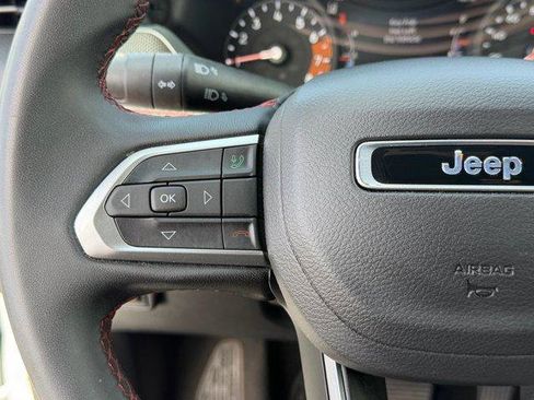 Used 2025 Jeep Compass Trailhawk AWD/4WD image 34