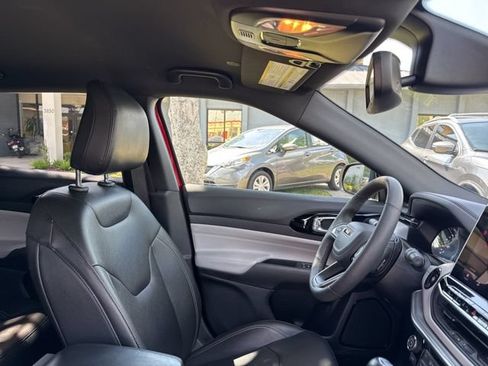 Used 2025 Jeep Compass Limited AWD/4WD image 11