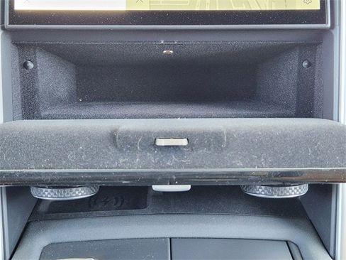 Used 2024 Land Rover Discovery Metropolitan Edition image 15