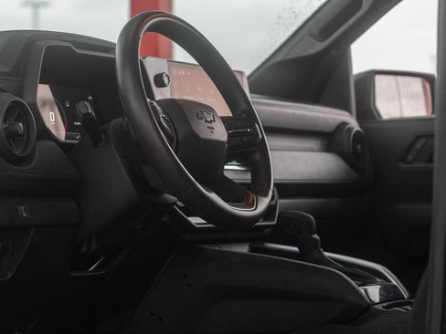 Used 2024 Chevrolet Colorado Trail Boss w/ Technology Package image 19