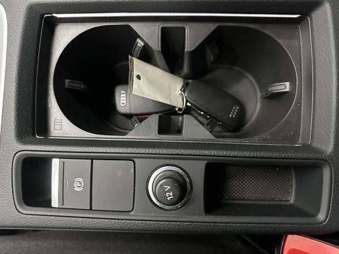 Used 2024 Audi Q3 2.0T Premium w/ Convenience Package image 29