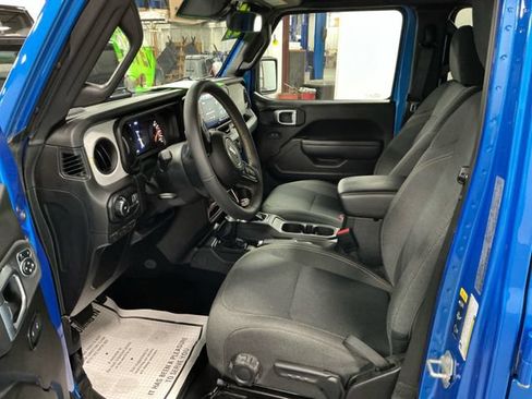 Used 2024 Jeep Wrangler Unlimited Sport AWD/4WD image 9