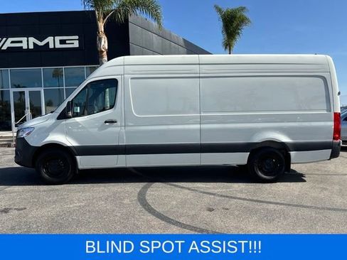 Used 2025 Mercedes-Benz Sprinter 2500 image 8