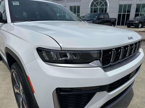 New 2026 Jeep Grand Cherokee Limited RWD image 3