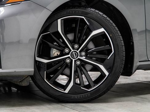Used 2023 Nissan Altima 2.5 SR w/ SR Premium Package FWD image 6