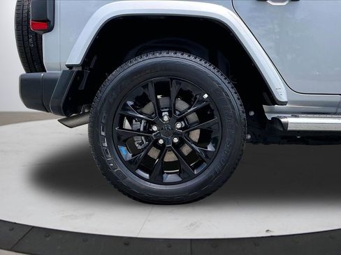 Used 2023 Jeep Wrangler Unlimited Sahara w/ Cold Weather Group AWD/4WD image 36