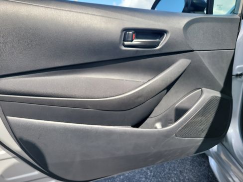 Used 2025 Toyota Corolla LE FWD image 14
