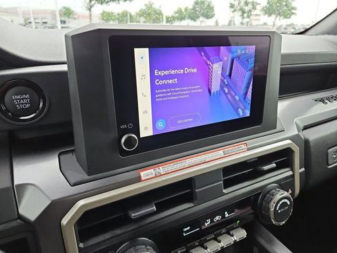 Certified 2025 Toyota Tacoma SR5 AWD/4WD image 12