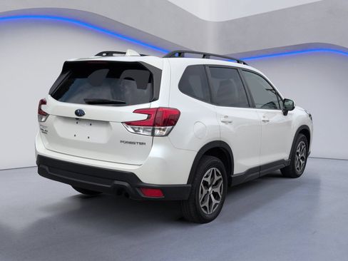 Used 2023 Subaru Forester Premium AWD/4WD image 3