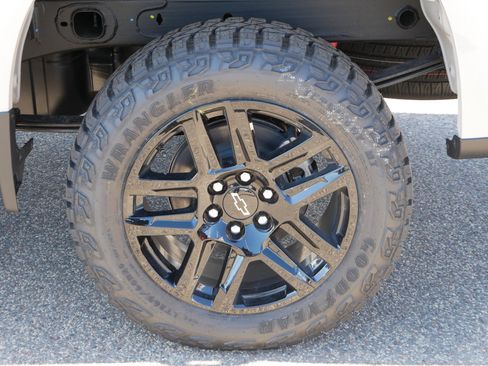 New 2026 Chevrolet Silverado 1500 Custom Trail Boss w/ LPO, Dark Essentials Package AWD/4WD image 3