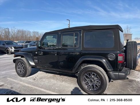 Used 2024 Jeep Wrangler Sahara w/ Technology Group image 5
