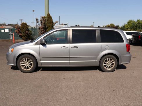 Used 2016 Dodge Grand Caravan SXT FWD image 8