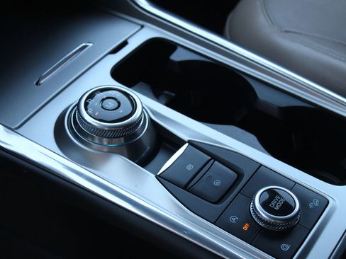 Used 2020 Ford Explorer Limited image 23