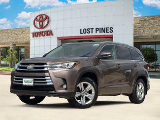 Used 2017 Toyota Highlander Limited AWD/4WD video 1