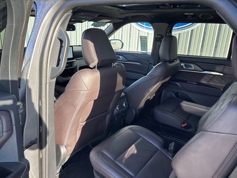 Used 2025 Ford Explorer Platinum w/ LUX Leather Package image 27