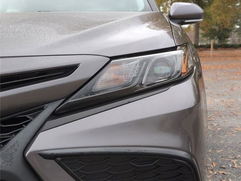 Used 2021 Toyota Camry SE image 31