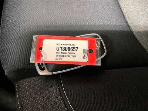 Used 2023 Nissan Pathfinder SV AWD/4WD image 31
