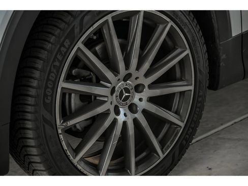 Used 2022 Mercedes-Benz GLB 250 4MATIC image 5