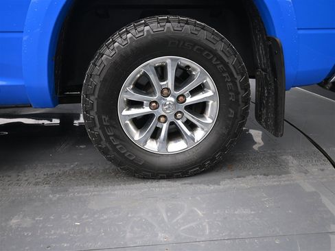 Used 2018 RAM 1500 SLT image 18