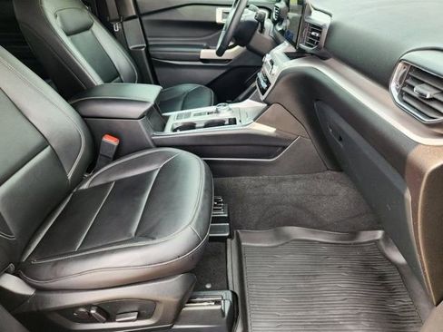 Used 2024 Ford Explorer XLT w/ Equipment Group 202A RWD image 12