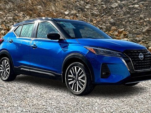 Used 2023 Nissan Kicks SR w/ SR Premium Package image 9