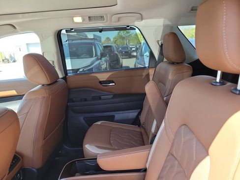 New 2026 Nissan Pathfinder Platinum FWD image 25