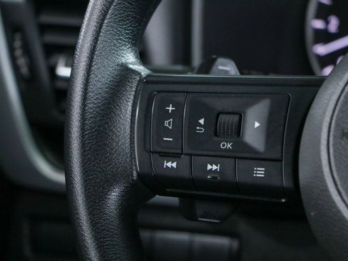 Used 2024 Nissan Rogue SV FWD image 13