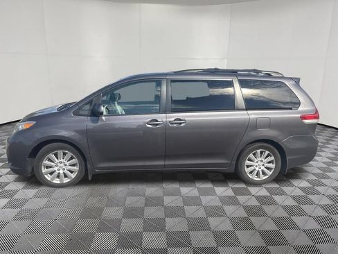 Used 2013 Toyota Sienna XLE AWD/4WD image 4
