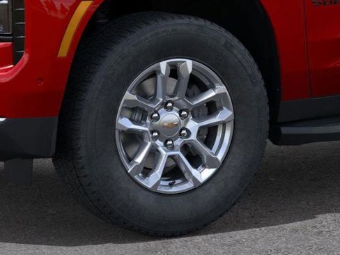 New 2026 Chevrolet Suburban LT image 9