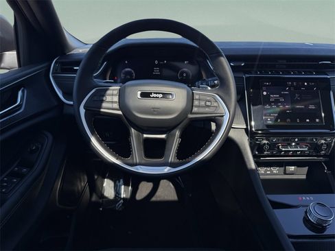 New 2025 Jeep Grand Cherokee Laredo w/ Luxury Tech Group I image 31