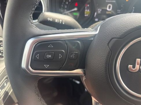 Used 2025 Jeep Wrangler Unlimited Sahara image 14