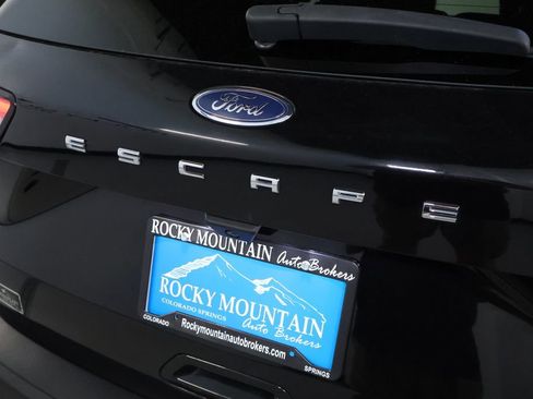 Used 2020 Ford Escape SE image 15
