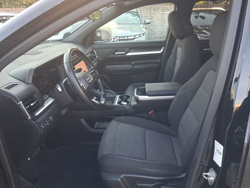 Used 2025 GMC Terrain Elevation AWD/4WD image 4
