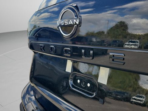 New 2026 Nissan Rogue SV image 7