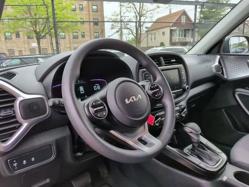 Used 2025 Kia Soul LX w/ LX Technology Package FWD image 26