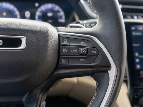 Used 2023 Jeep Grand Cherokee L Limited w/ Luxury Tech Group II image 25