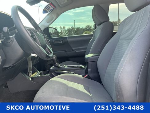 Used 2022 Toyota Tacoma SR w/ SR Convenience Package RWD image 11
