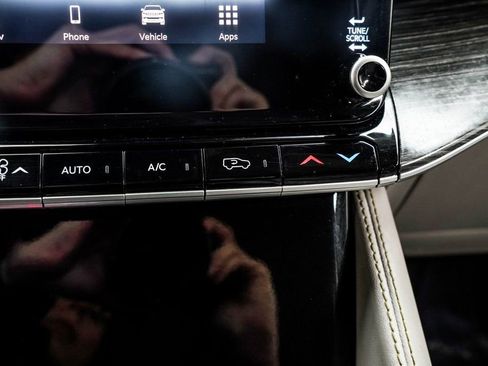 Used 2024 Jeep Wagoneer L Series II w/ Flexible Seating Group image 25