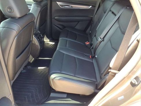 Used 2023 Cadillac XT5 Luxury FWD image 12