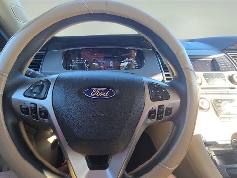 Used 2018 Ford Taurus SE image 11