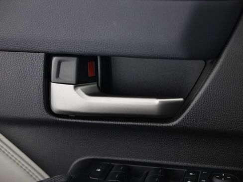 Used 2025 Toyota Tacoma Limited image 18