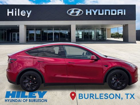 Used 2024 Tesla Model Y Long Range AWD/4WD image 3