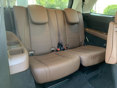 Used 2025 Mercedes-Benz GLS 450 4MATIC image 33