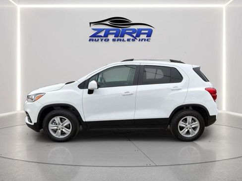 Used 2022 Chevrolet Trax LT w/ LT Convenience Package image 4