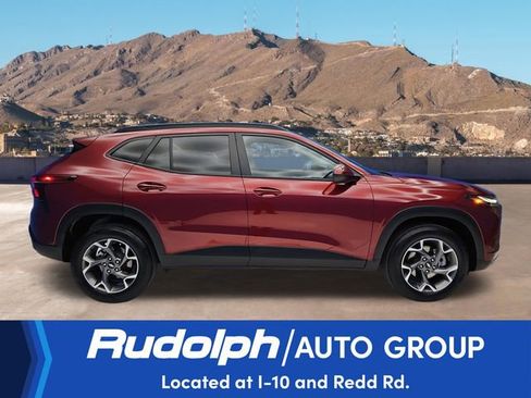 Used 2025 Chevrolet Trax LT FWD image 6
