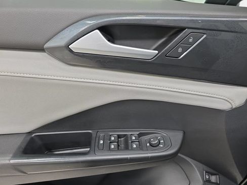 Used 2022 Volkswagen Taos SEL w/ Panoramic Sunroof Package FWD image 28