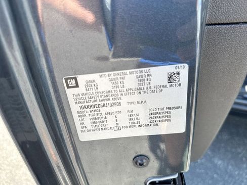 Used 2011 GMC Acadia SL w/ Preferred Package FWD image 27