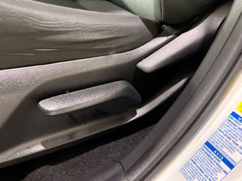 Used 2021 Toyota RAV4 LE image 23