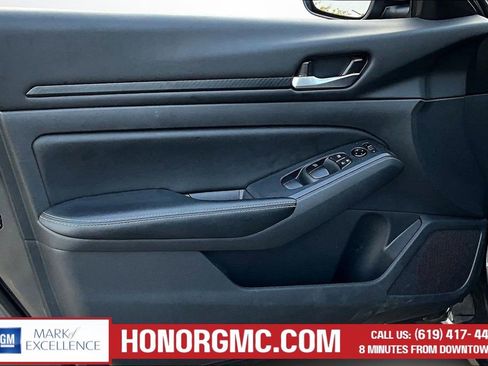 Used 2025 Nissan Altima 2.5 SV image 19